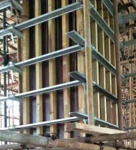 新型方柱加固件方柱扣加固模板体系施工方法